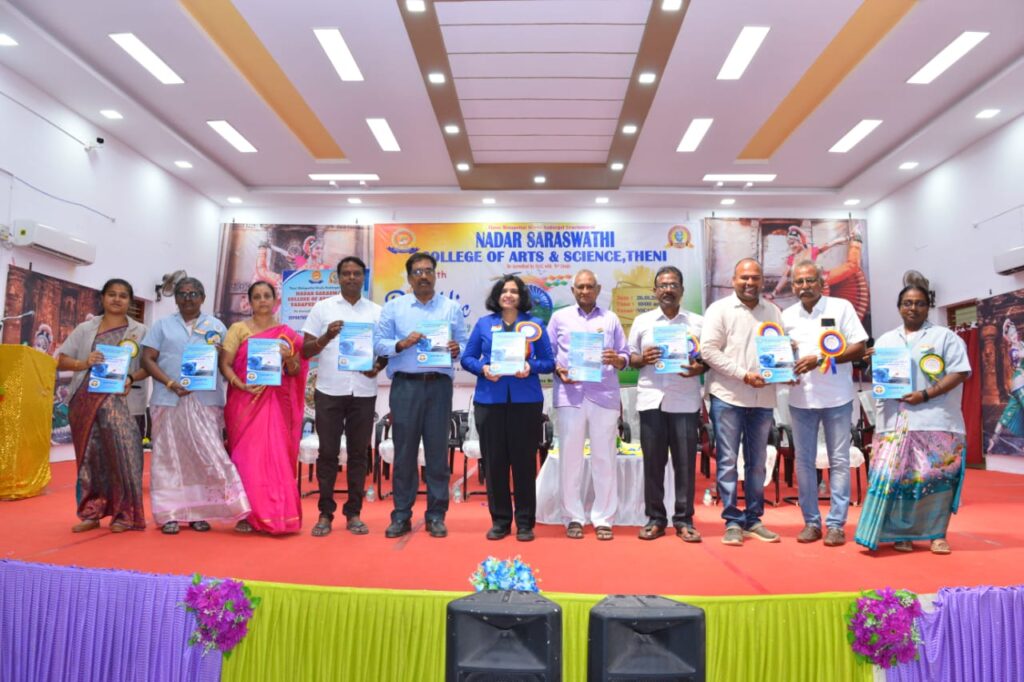 நாடார் சரஸ்வதி கலை மற்றும் அறிவியல் கல்லூரியில் மேலாண்மைத்துறை சார்பாக “வணிக நிர்வாகத்தில் வாய்ப்புகள் மற்றும் சவால்கள்” என்ற தலைப்பில் சர்வதேச கருத்தரங்கம் காமராஜர் அரங்கத்தில் இறைவணக்கத்துடன் இனிதே துவங்கியது.