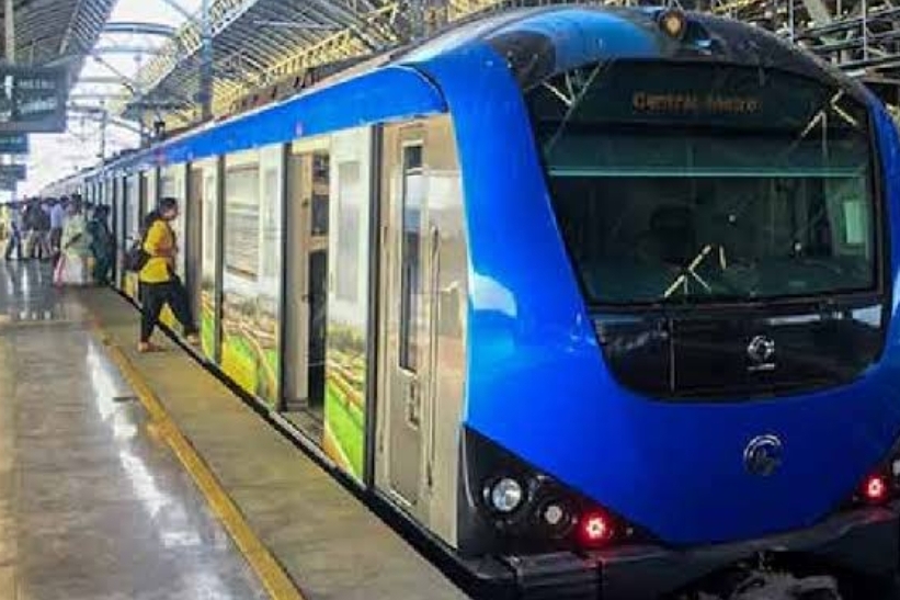 கனமழை காரணமாக பயணிகளின் வசதிக்காக கூடுதல் மெட்ரோ ரெயில்கள் இயக்கப்படும் என்று தெரிவிக்கப்பட்டுள்ளது.