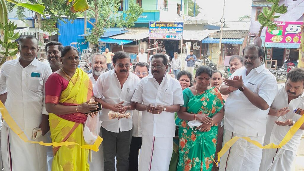 பயணியர் நிழற்குடை திறப்பு