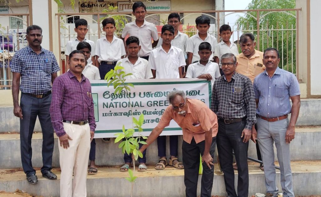 நாசரேத் மர்காஷிஸ் மேல்நிலைப்பள்ளியில் மரக்கன்று நடும் விழா
