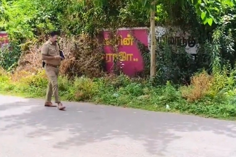 முன்னறிவிப்பின்றி திரும்பப் பெறப்பட்ட கார்? காவல் நிலையத்திற்கு 1 கி.மீ தூரம் நடந்து சென்ற டிஎஸ்பி