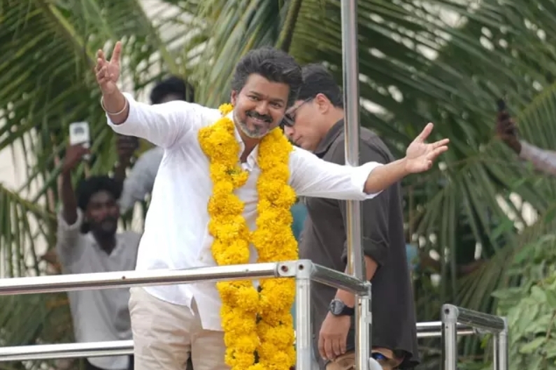 பூச்சாண்டி வேலை வேண்டாம்… தேர்தலில் மோதி பார்ப்போம் -திமுகவுக்கு விஜய் சவால்