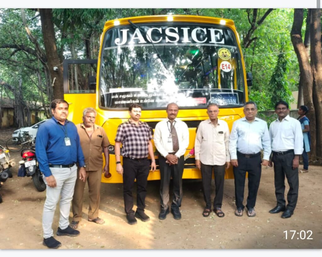நாசரேத் பொறியியல் கல்லூரிக்கு புதிய பஸ்: திருமண்டல நிர்வாகி நீதிபதி ஜோதிமணி தொடங்கி வைத்தார்.
